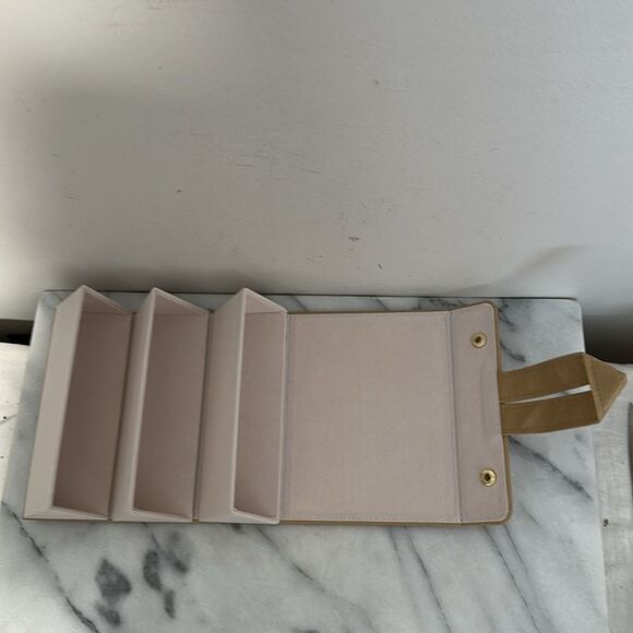 SANCIA SUNGLASSES CASE - EUC - Picture 4 of 9